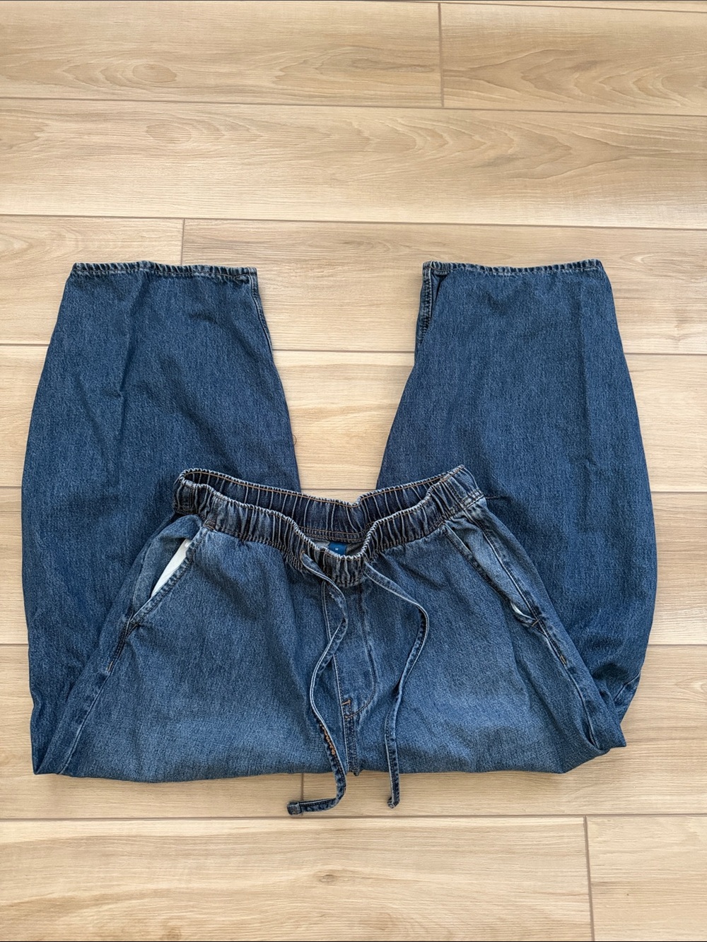 Old navy pull on barrel jeans